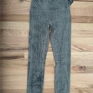 Lululemon Wunder Train HR Tights 25” size 2